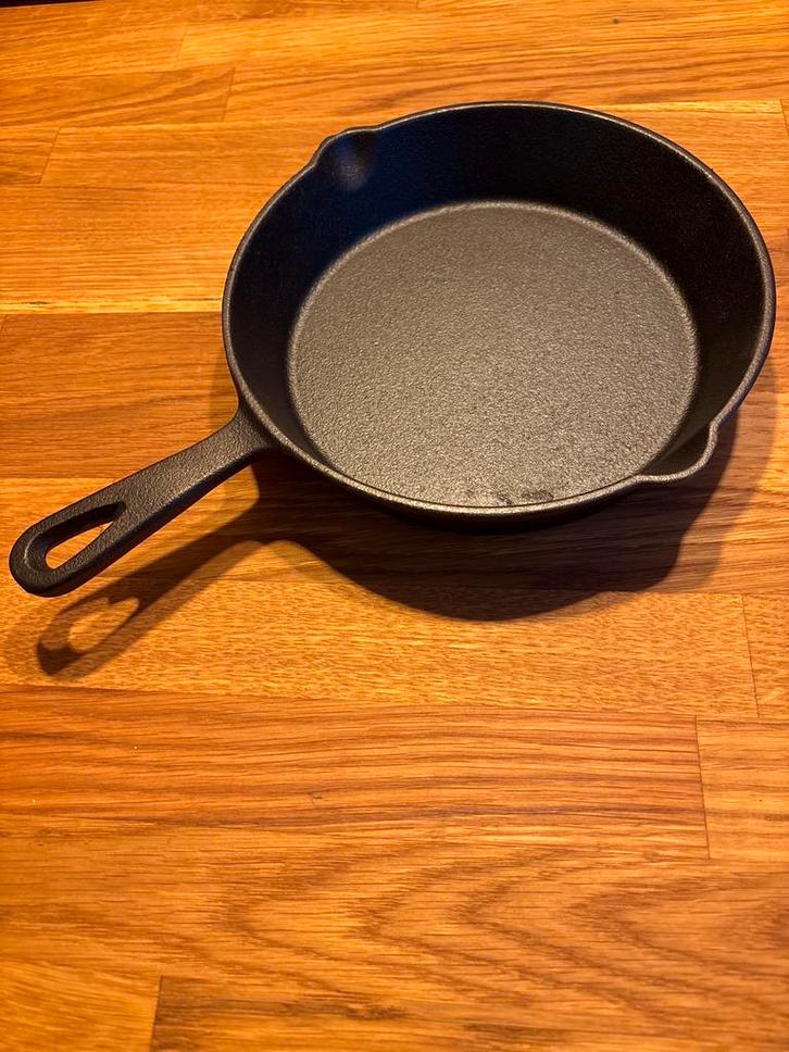 Gietijzeren Koekenpan 17cm, Huis en Inrichting, Keuken | Potten en Pannen, Gebruikt, Koekenpan of Braadpan, Gietijzer, Inductieplaat