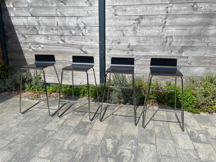 Retro barkrukken 4 stuks, Huis en Inrichting, Barkrukken, Gebruikt, 60 tot 90 cm, Hout, 1 kruk, Met voetsteun, Ophalen