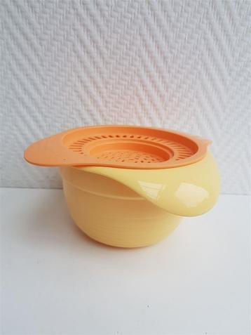 T089 Kom met zeefje, 650 ml, netjes, Tupperware beschikbaar voor biedingen