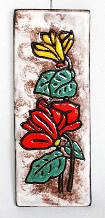 Vintage Ruscha wand Plaquette met een Floraal Decor beschikbaar voor biedingen