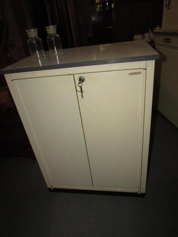apotheek dokters kast merk maquet jaren 60, Huis en Inrichting, Kasten | Ladekasten, Gebruikt, Minder dan 100 cm, 50 tot 100 cm