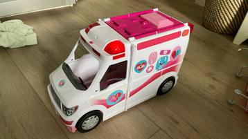 Super leuke barbie ambulance 
