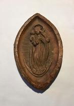 Bas-reliëf Maria met kind Jezus in terracotta, Antiek en Kunst, Ophalen of Verzenden