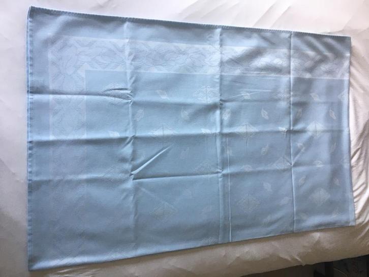 Damast tafellaken + 4 servetten, Huis en Inrichting, Tafelkleden, Zo goed als nieuw, Rechthoek, Binnen, Buiten, Ophalen of Verzenden
