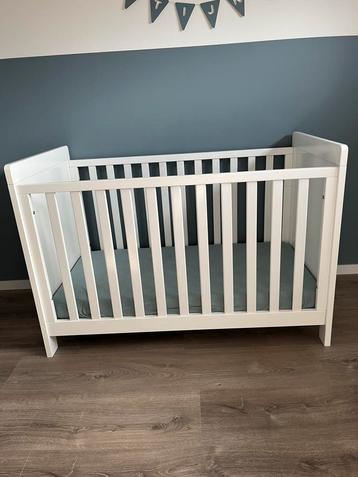 Ledikant, commode en wandplank Bopita beschikbaar voor biedingen