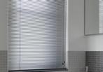 Luxaflex | aluminium | 16mm | lamellen zilver brushed, Ophalen, Zo goed als nieuw, 150 tot 200 cm