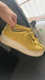 Nike suede maat 38,5, Kleding | Dames, Schoenen, Ophalen, Zo goed als nieuw