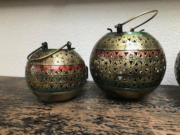Indiase kandelaar metaal bloem windlicht rond India bol, Huis en Inrichting, Woonaccessoires | Kandelaars en Kaarsen, Nieuw, Kandelaar