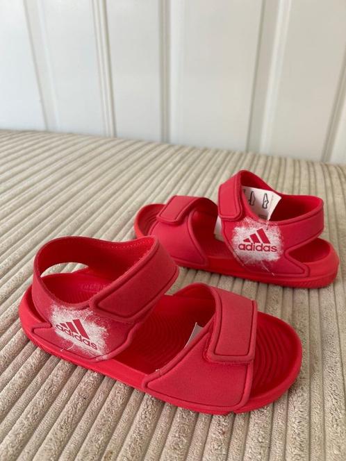 Roze Adidas sandalen sandaaltjes slippers in maat 30 NIEUW, Kinderen en Baby's, Kinderkleding | Schoenen en Sokken, Nieuw, Schoenen