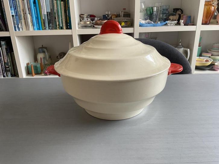 Societé Ceramique dekschaal / soepterrine Julian uit 1934, Antiek en Kunst, Antiek | Servies los, Ophalen of Verzenden