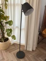 Moderne zwarte vloerlamp – strak en stijlvol, Ophalen, Zo goed als nieuw, 150 tot 200 cm