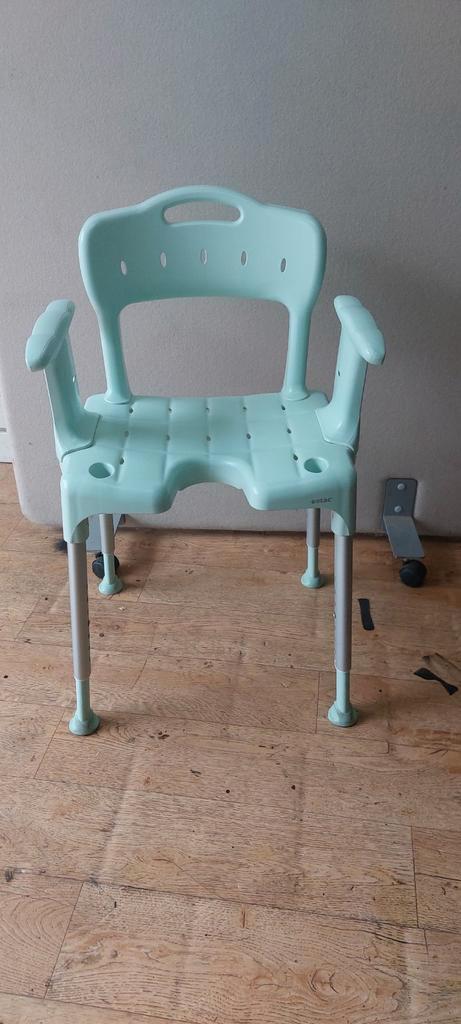 Etac Douchestoel met Armleuningen - Mintgroen, Huis en Inrichting, Stoelen, Gebruikt, Eén, Kunststof, Metaal, Overige kleuren