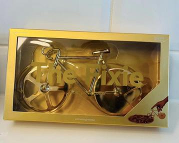 Gouden fiets als pizza snijder, in doos, leuk als kadootje beschikbaar voor biedingen