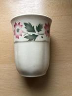 oude beker VEB Annaburg groen roze gebloemd, Ophalen of Verzenden