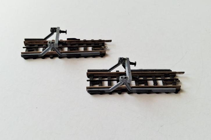 Trix 2 stuks oude stootblokken schaal H0, Hobby en Vrije tijd, Modeltreinen | H0, Gebruikt, Rails, Trix, Analoog, Ophalen of Verzenden
