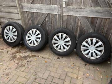 Winterbanden VW Tiguan 215/65R16 / zo goed als nieuw!!! beschikbaar voor biedingen