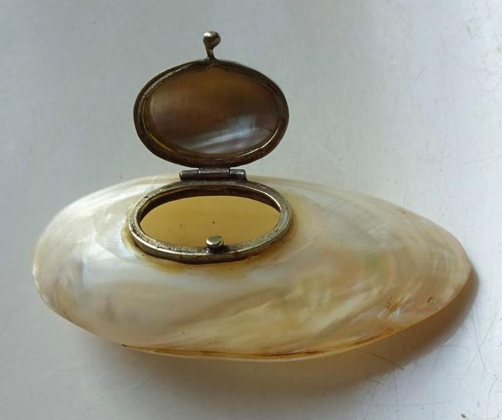 Vintage schelpen doosje: parelmoeren schelp + groene deksel, Antiek en Kunst, Curiosa en Brocante, Ophalen of Verzenden