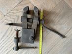 Kleine smeedijzeren bankschroef, Antiek en Kunst, Antiek | Gereedschap en Instrumenten, Ophalen of Verzenden