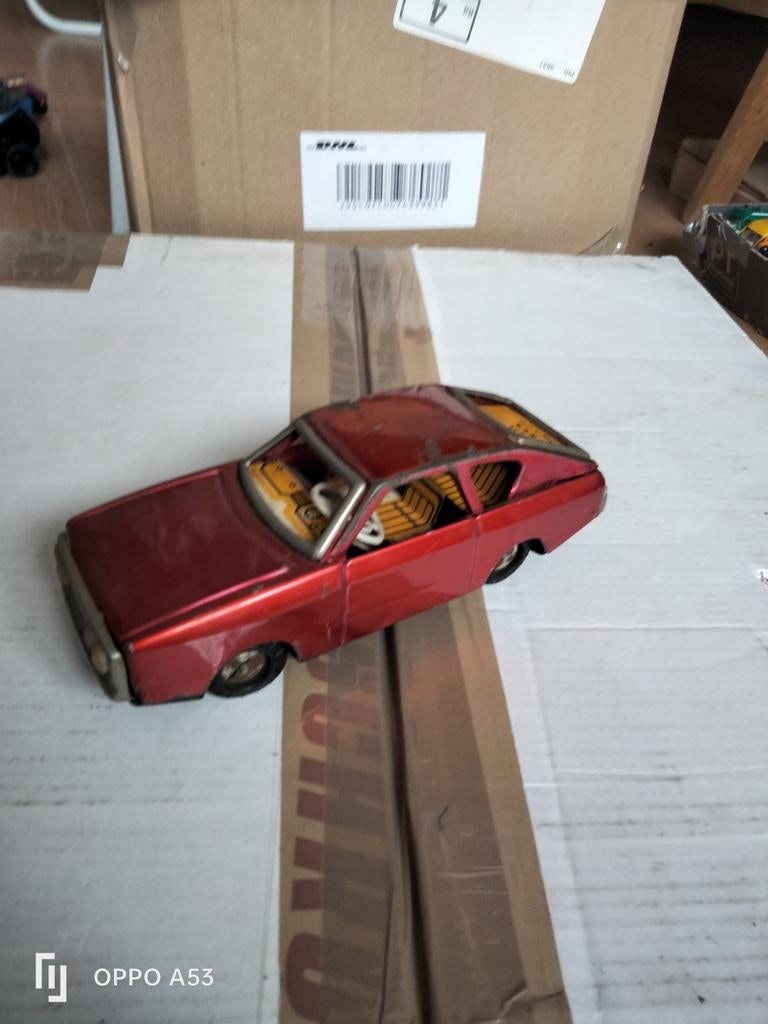 Blik model denk Lancia  of Renault, Hobby en Vrije tijd, Modelauto's | 1:24, Ophalen of Verzenden