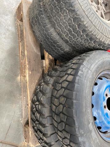 Mercedes G klasse velgen en banden . beschikbaar voor biedingen