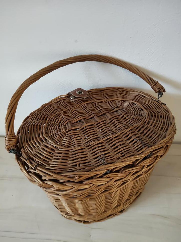 Rieten fietsmand met deksel - Zo goed als nieuw!, Fietsen en Brommers, Fietsaccessoires | Fietsmanden, Zo goed als nieuw, Fietsmand