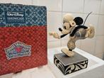 Jim Shore Mickey Touch Down Disney Traditions 2011 compleet, Verzamelen, Ophalen of Verzenden, Mickey Mouse, Nieuw, Beeldje of Figuurtje