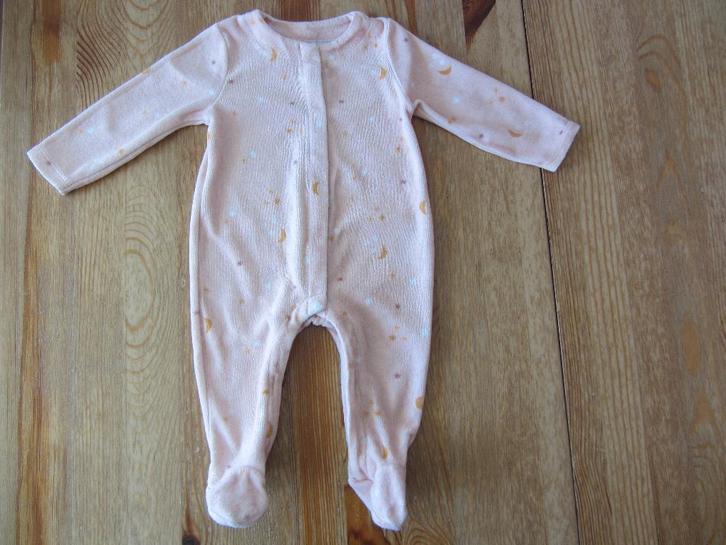 Zacht roze pakje met sterren en maantjes maat 62, Kinderen en Baby's, Babykleding | Maat 62, Zo goed als nieuw, Meisje, Pakje