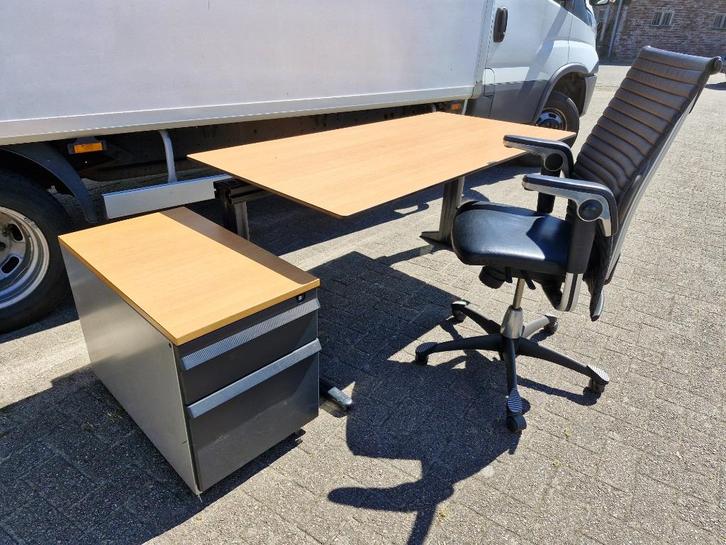 Ahrend Essa bureau hoogte instelbaar zwart beuken (12 stuks), Huis en Inrichting, Bureaus, Zo goed als nieuw, Bureau, In hoogte verstelbaar