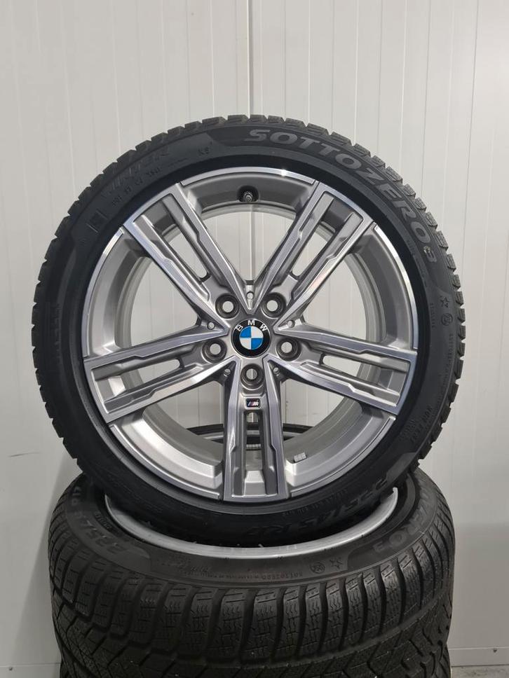 17' BMW 1 2 Serie Styling 550M met winterbanden 7mm+, Auto-onderdelen, Banden en Velgen, Banden en Velgen, Winterbanden, 17 inch