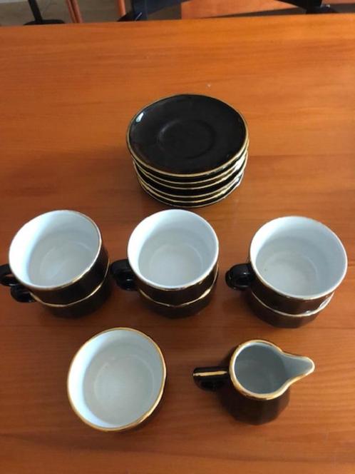 APILCO 6 kop-en schotels ,suikerpotje en roomkannetje. Zwart, Huis en Inrichting, Keuken | Servies, Zo goed als nieuw, Kop(pen) en/of Schotel(s)
