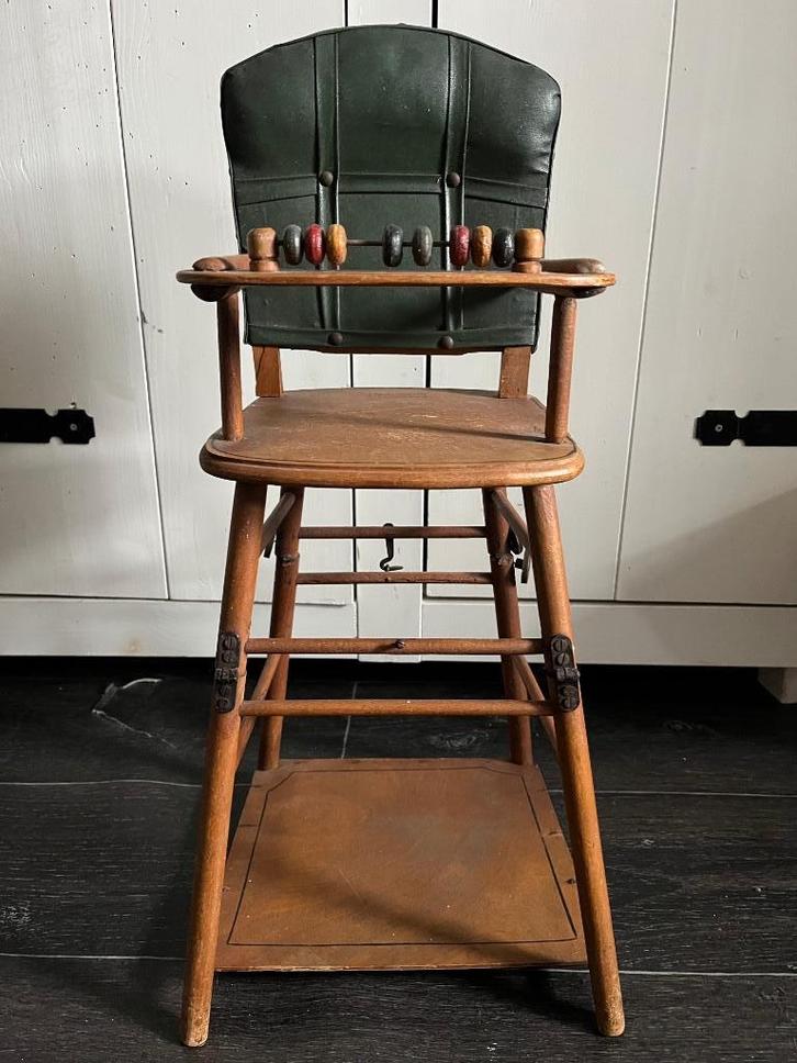 Torek, Oude Houten Poppen Kinderstoel, uitklapbaar tafeltje., Antiek en Kunst, Curiosa en Brocante, Ophalen
