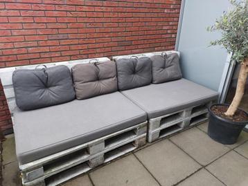 Palletbank met kussens beschikbaar voor biedingen