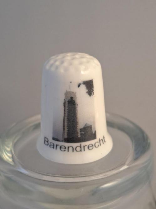 Watertoren in plaats en gemeente Barendrecht vingerhoedje, Verzamelen, Vingerhoedjes, Nieuw, Nederland, Porselein, Ophalen of Verzenden