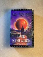 Ian Irvine – Dark is the Moon, Ophalen of Verzenden, Zo goed als nieuw, Ian Irvine