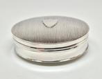 Zilveren geribbeld pillendoosje, Nederland 1829., Ophalen of Verzenden, Zilver