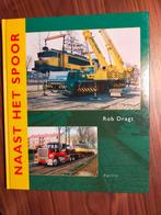 Naast het Spoor - Bergingswerk en speciaal transport (2005), Boeken, Vervoer en Transport, Ophalen of Verzenden, Trein, Zo goed als nieuw