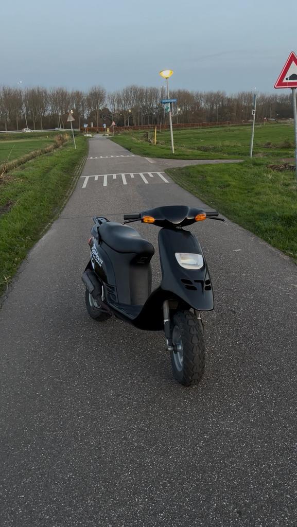 Piaggio typhoon 50cc, Fietsen en Brommers, Scooters | Piaggio, Zo goed als nieuw, Overige modellen, Tweetakt, Ophalen