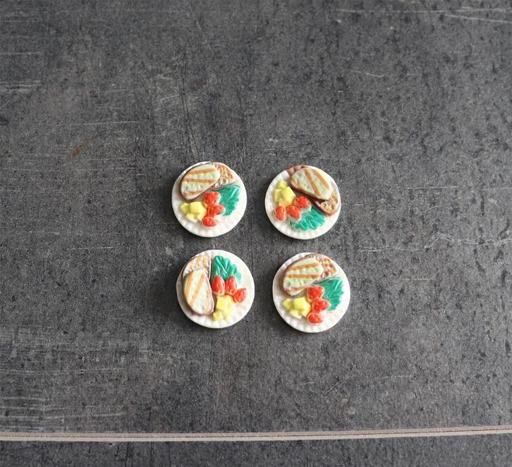 Bordje brood sla aardbei boter miniatuur nieuw 1:12 - 1st, Verzamelen, Poppenhuizen en Toebehoren, Nieuw, Decoratie, Ophalen of Verzenden