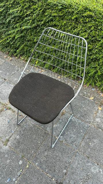 3 x Draadstoelen jaren ‘60 beschikbaar voor biedingen