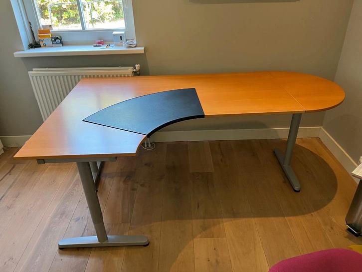 Ikea hoekbureau houtkleur, Huis en Inrichting, Bureaus, Gebruikt, Bureau, In hoogte verstelbaar, Ophalen
