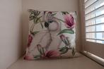 Sierkussen Vanilla Fly 50x50 cm roomwit met kakatoe, Ophalen of Verzenden, Zo goed als nieuw, Overige kleuren, Vierkant