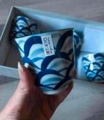 Nieuw in doos: vier blauwe mokken van tokyo, Huis en Inrichting, Keuken | Servies, Ophalen of Verzenden, Zo goed als nieuw, Overige stijlen