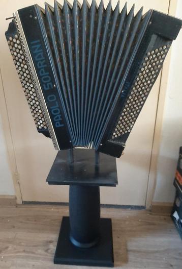 Oude playback knoppen accordeon beschikbaar voor biedingen