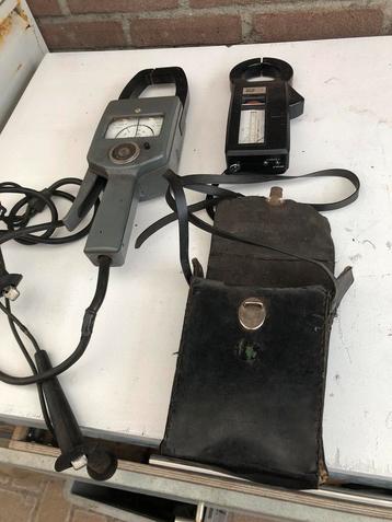 Twee retro inductiemeters Vintage beschikbaar voor biedingen