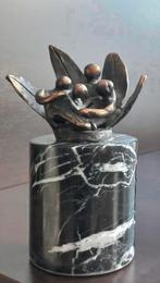 Abstract 4 figuren sculptuur op zwarte marmeren sokkel, Ophalen of Verzenden, Brons