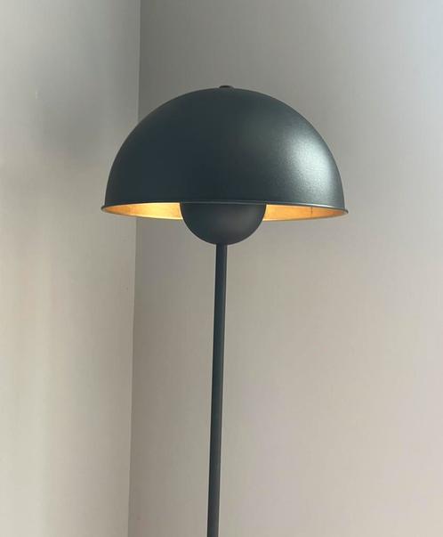 Mooie mat zwarte stalamp mushroom vorm, Huis en Inrichting, Lampen | Vloerlampen, Zo goed als nieuw, 150 tot 200 cm, Metaal, Ophalen