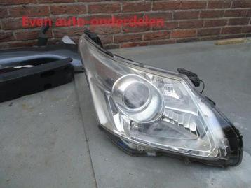 rechter koplamp avensis T 27 beschikbaar voor biedingen