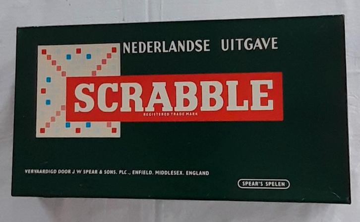 Scrabble - Nederlandse Uitgave inclusief draaitafel., Hobby en Vrije tijd, Gezelschapsspellen | Bordspellen, Zo goed als nieuw