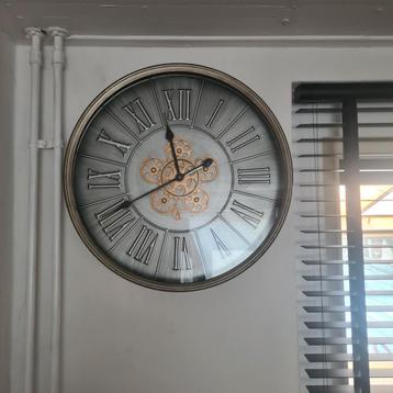 Grote wandklok tymen Romeinse cijfers met tandwielen 60 cm beschikbaar voor biedingen