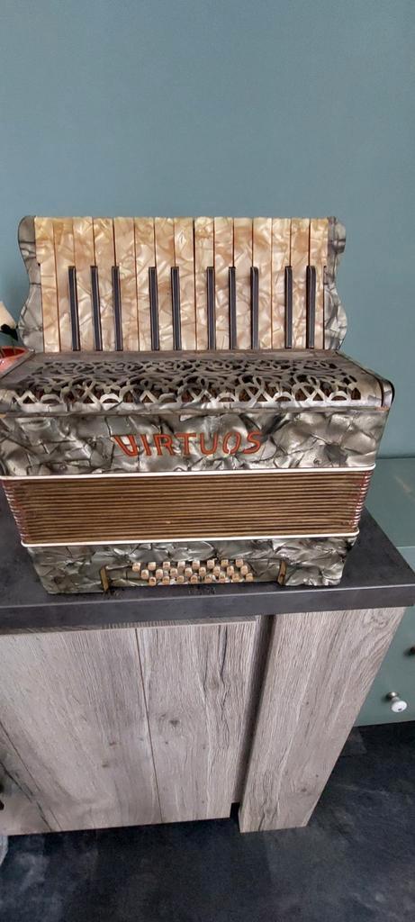 Accordeon -  UIRTUOS  24 bas, Muziek en Instrumenten, Accordeons, Gebruikt, Toetsaccordeon, Overige formaten, Overige merken, Ophalen of Verzenden